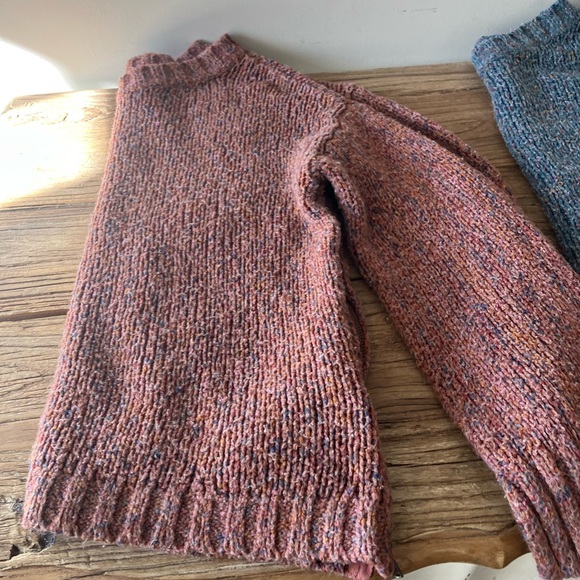 AE Bundle Of Blue And Pink Multi Color Crew Neck Sweaters - Picture 2 of 3